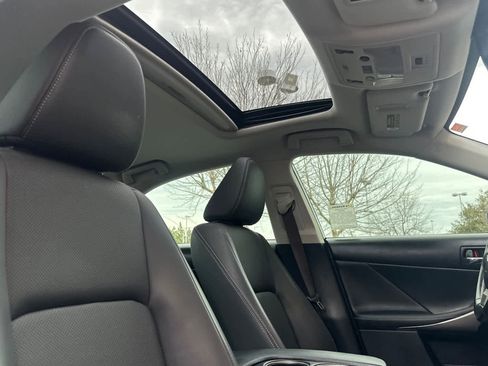 Used 2016 Lexus IS 200t image 17