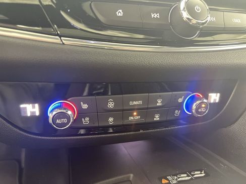 Used 2023 Buick Enclave Avenir image 16