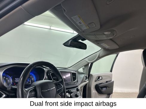 Used 2020 Chrysler Pacifica Touring-L image 30