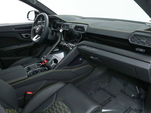 Used 2023 Lamborghini Urus S image 8