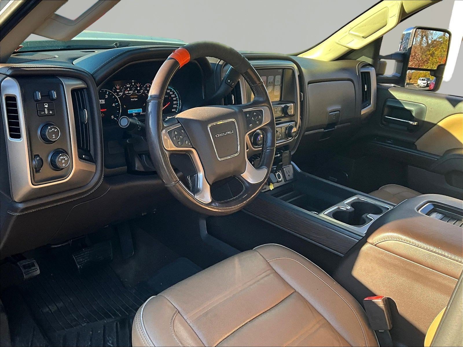 Used 2017 GMC Sierra 2500 Denali w/ Duramax Plus Package AWD/4WD image 18
