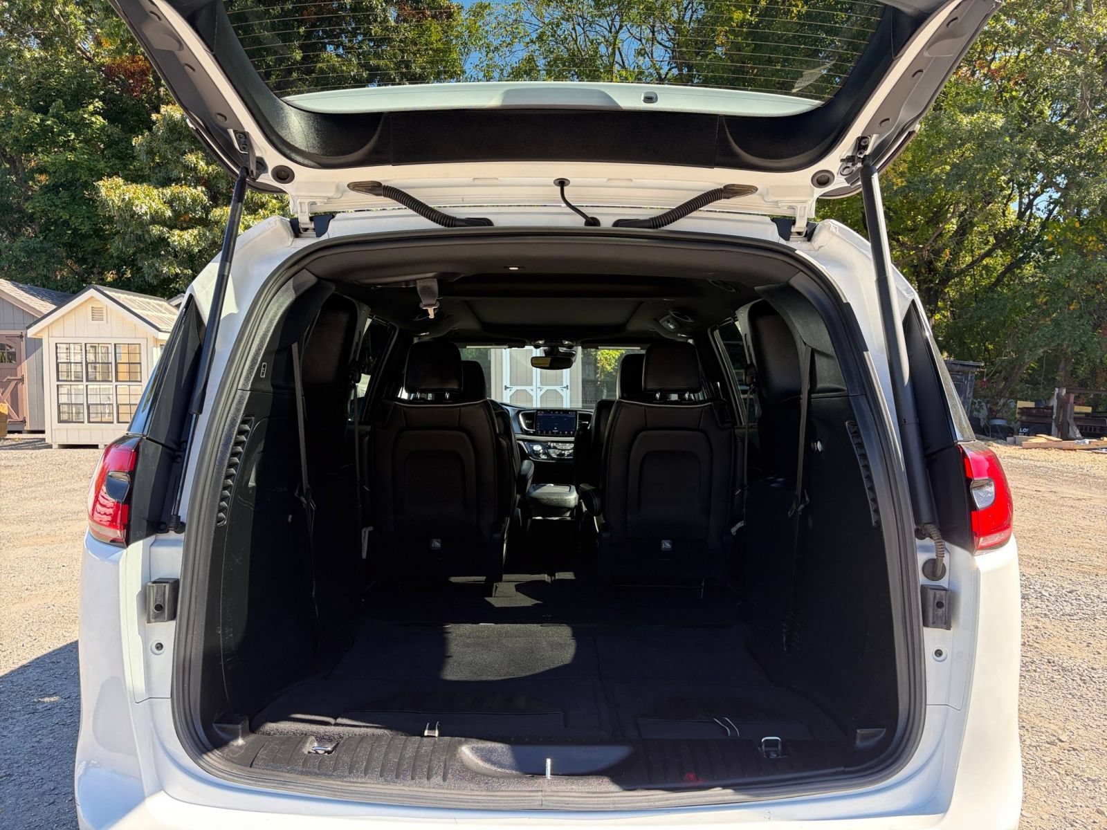Used 2025 Chrysler Pacifica Limited FWD image 35
