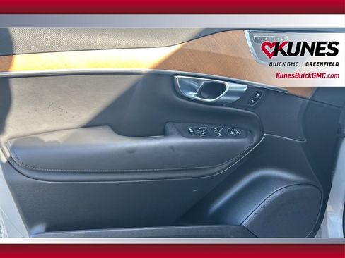 Used 2024 Volvo XC90 B5 Plus image 17