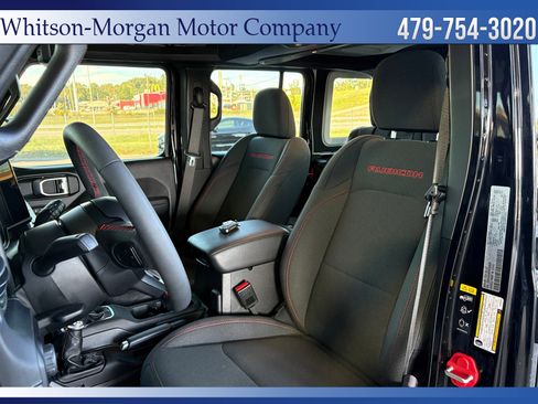 Used 2024 Jeep Wrangler Unlimited Rubicon w/ Technology Group image 10