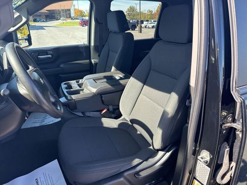Used 2020 Chevrolet Silverado 2500 Custom w/ Custom Value Package image 12