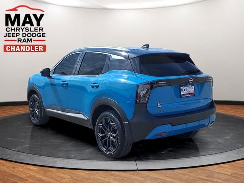 Used 2025 Nissan Kicks SR FWD image 17