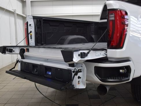 Used 2024 GMC Sierra 3500 Denali Ultimate image 27