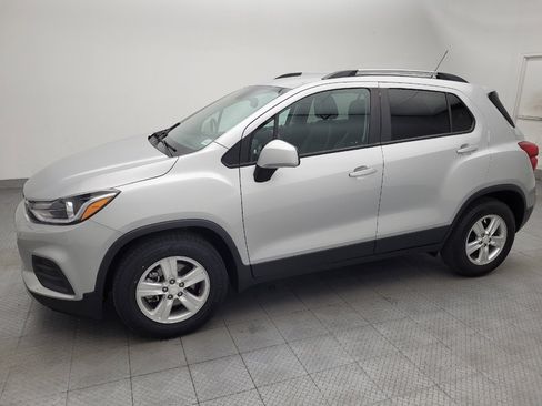 Used 2021 Chevrolet Trax LT FWD image 2
