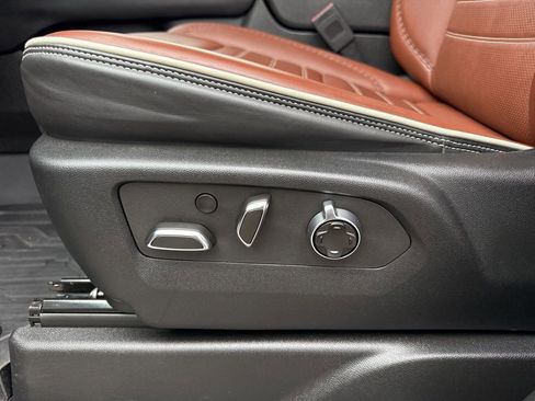 Used 2023 GMC Yukon XL Denali Ultimate image 10