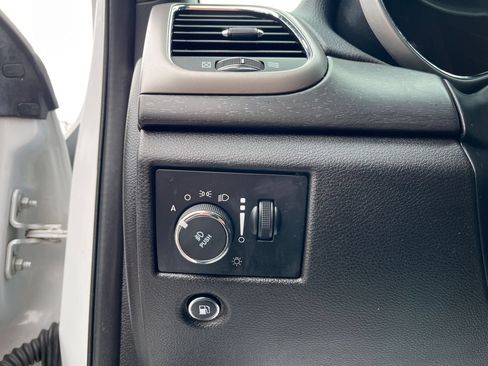 Used 2018 Jeep Grand Cherokee Altitude AWD/4WD image 15
