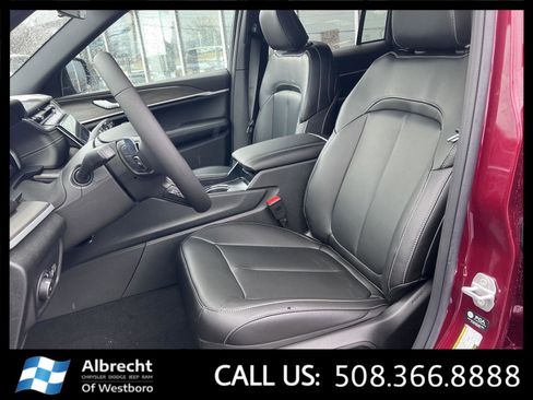 New 2025 Jeep Grand Cherokee Limited image 10