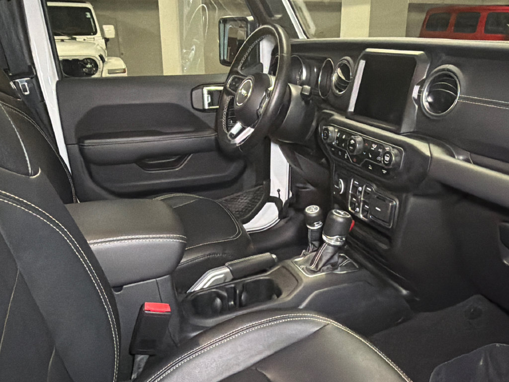 Used 2022 Jeep Wrangler Unlimited Sahara w/ Cold Weather Group AWD/4WD image 12