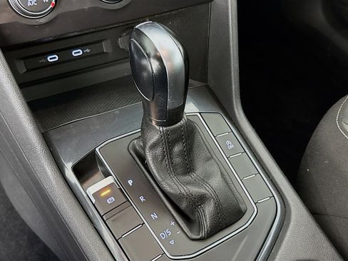 Used 2021 Volkswagen Tiguan S image 17