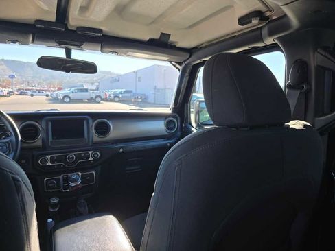 Used 2018 Jeep Wrangler Unlimited Sport w/ Technology Group image 14