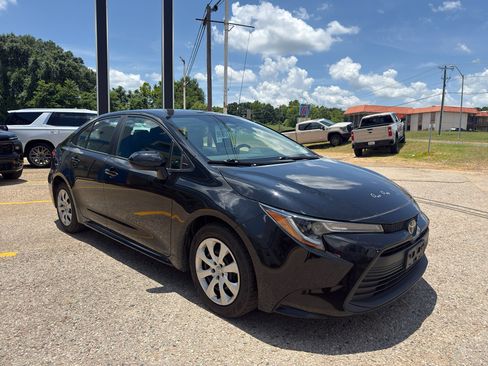 Used 2023 Toyota Corolla LE FWD image 7