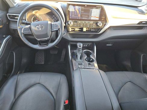 Certified 2021 Toyota Highlander Platinum image 20