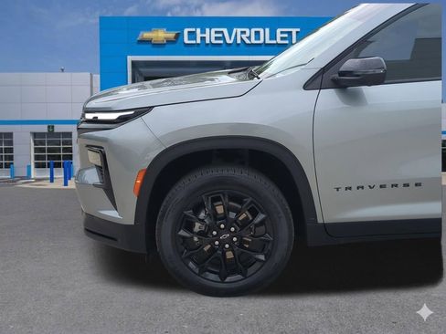 Used 2024 Chevrolet Traverse LT w/ Midnight/Sport Edition FWD image 11