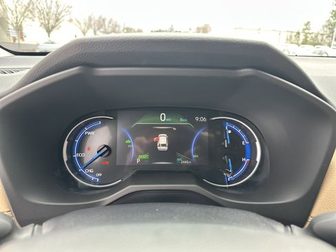 Certified 2025 Toyota RAV4 XLE image 21