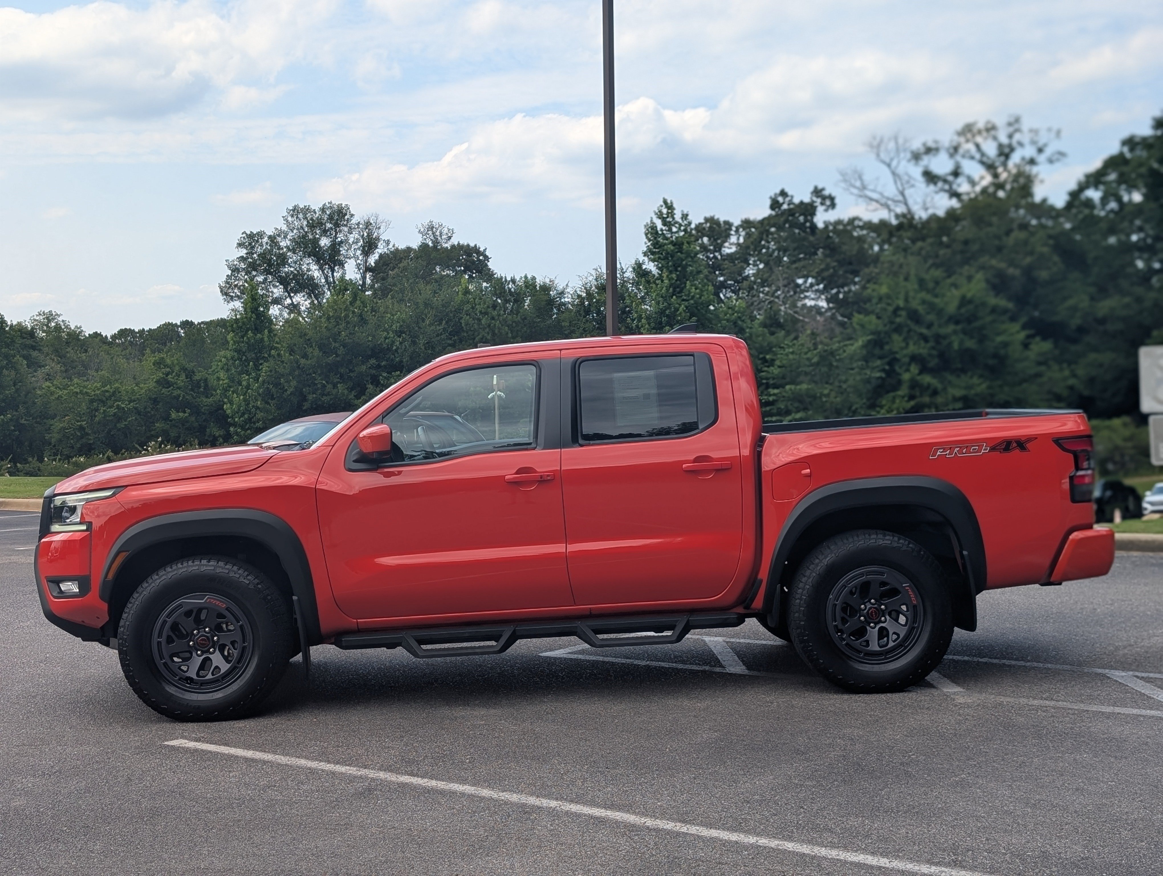 Used 2025 Nissan Frontier PRO-4X w/ Pro Convenience Package AWD/4WD image 6