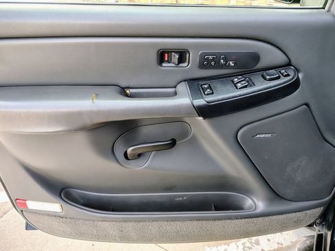 Used 2004 Chevrolet Silverado 2500 LT w/ Skid Plate Package AWD/4WD image 8