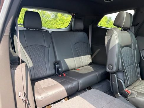 Used 2024 Buick Enclave Avenir w/ Avenir Technology Package AWD/4WD image 13