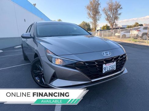 Used 2023 Hyundai Elantra Blue image 2