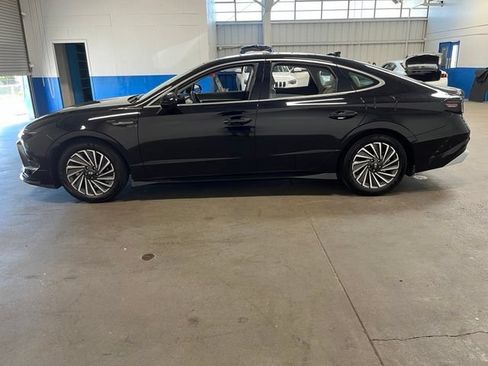 Used 2025 Hyundai Sonata Limited FWD image 6