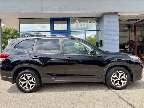 Used 2019 Subaru Forester Premium AWD/4WD image 2