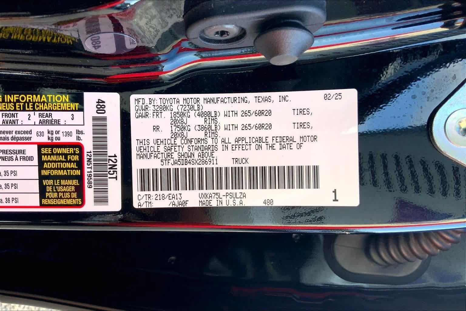 Used 2025 Toyota Tundra Limited AWD/4WD image 34