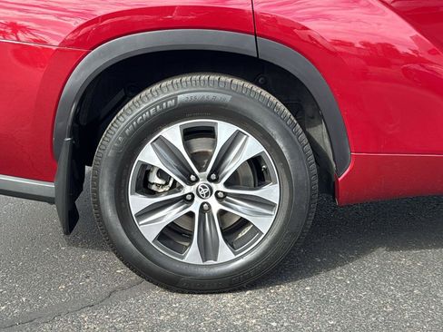Used 2020 Toyota Highlander XLE image 9