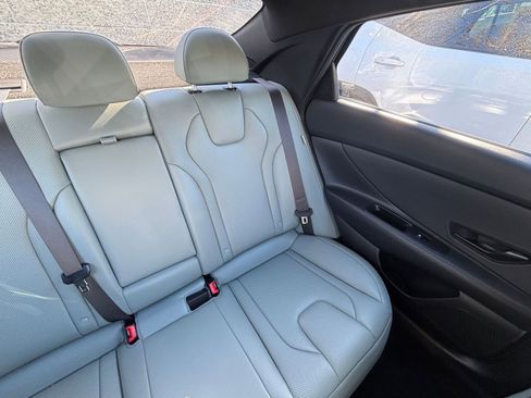Used 2025 Hyundai Elantra Limited image 38