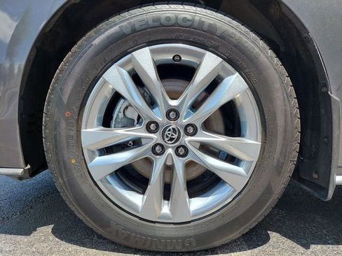 Used 2024 Toyota Sienna XLE w/ XLE Plus Package AWD/4WD image 31