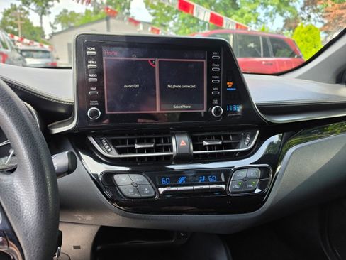 Used 2019 Toyota C-HR LE FWD image 16