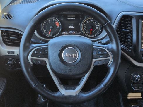 Used 2016 Jeep Cherokee Limited image 25