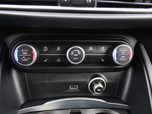 Used 2022 Alfa Romeo Stelvio Sprint image 17