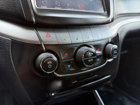 Used 2018 Dodge Journey Crossroad AWD/4WD image 34