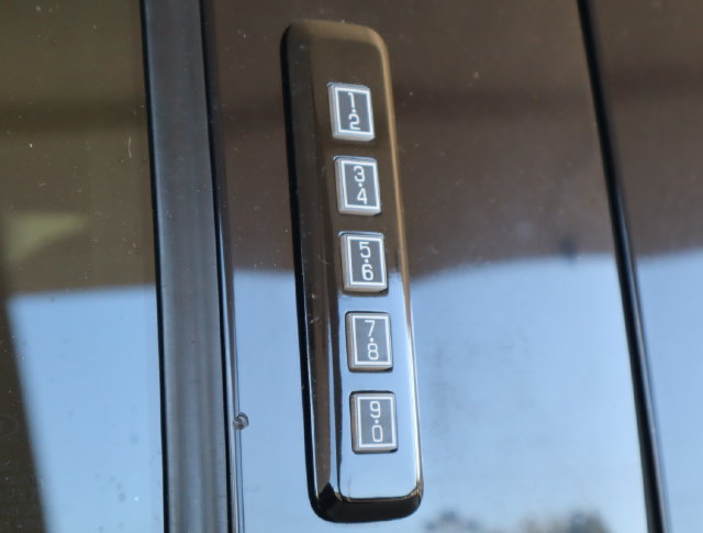 Used 2022 Ford F350 Lariat w/ Lariat Ultimate Package AWD/4WD image 15