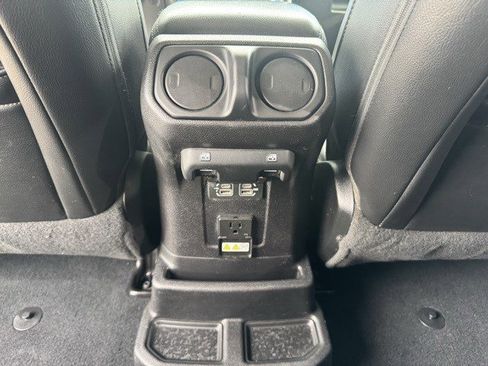 Used 2018 Jeep Wrangler Unlimited Sahara image 27