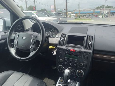 Used 2011 Land Rover LR2 HSE image 14