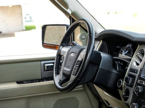 Used 2017 Ford Expedition Limited w/ Equipment Group 301A RWD image 15