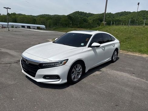 Used 2018 Honda Accord Touring image 4