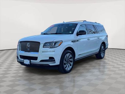 Used 2022 Lincoln Navigator L Reserve AWD/4WD image 3