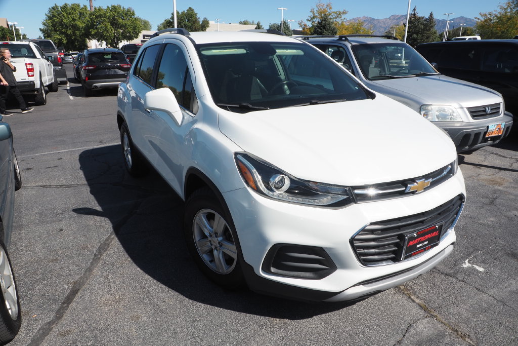 Used 2019 Chevrolet Trax LT w/ LT Convenience Package FWD image 2