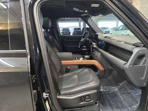 Used 2023 Land Rover Defender 110 X-Dynamic SE image 31