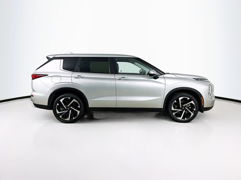 Used 2024 Mitsubishi Outlander SE image 10