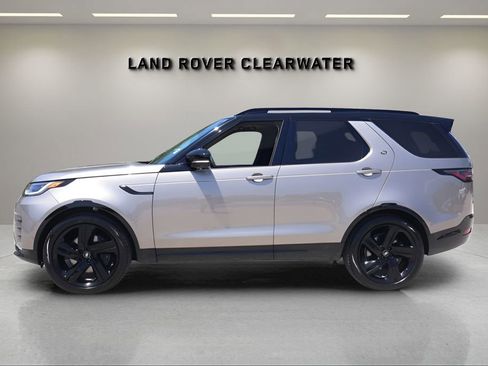 Used 2025 Land Rover Discovery Dynamic SE AWD/4WD image 2
