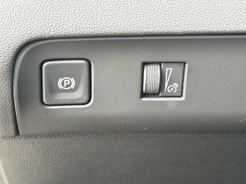 Used 2023 Buick Enclave Essence image 26