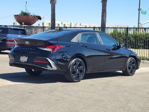 New 2026 Hyundai Elantra SEL Sport FWD image 4