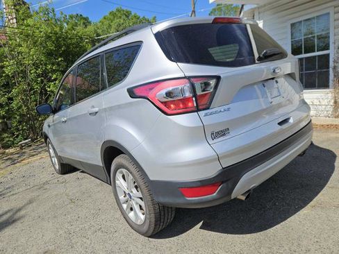Used 2017 Ford Escape SE w/ Equipment Group 201A image 2