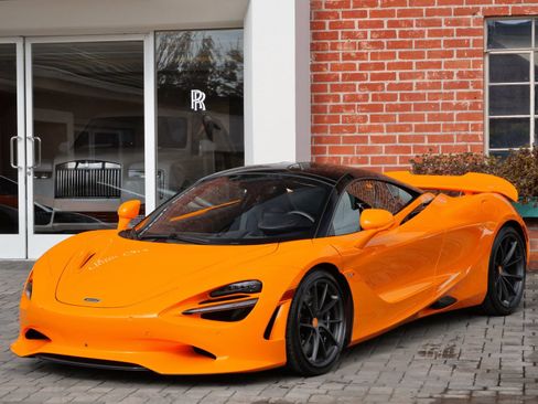 Used 2025 McLaren 750S RWD image 18
